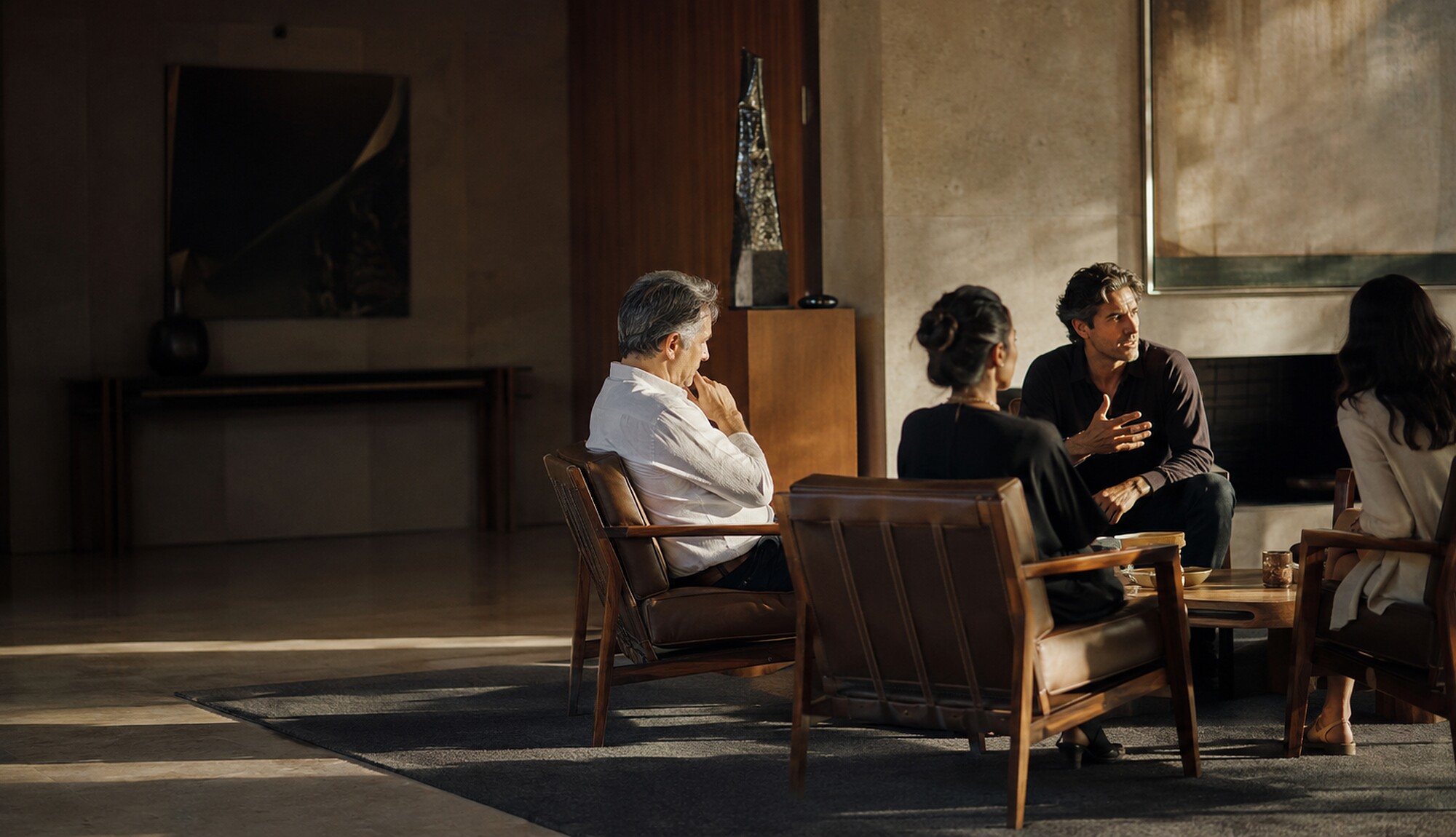 Roda de conversa em sala modernista